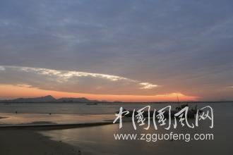 寒冬，我站在海邊