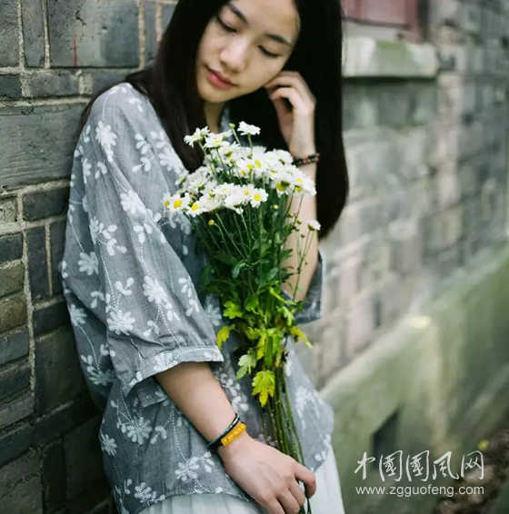 萬  葉  千  聲