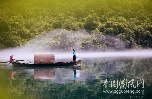  心中若有桃花源，何處不是水云間