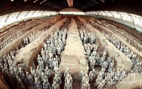 東 方 神 曲