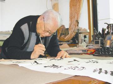 103歲馬識途完成30萬字新作 還計劃寫小說