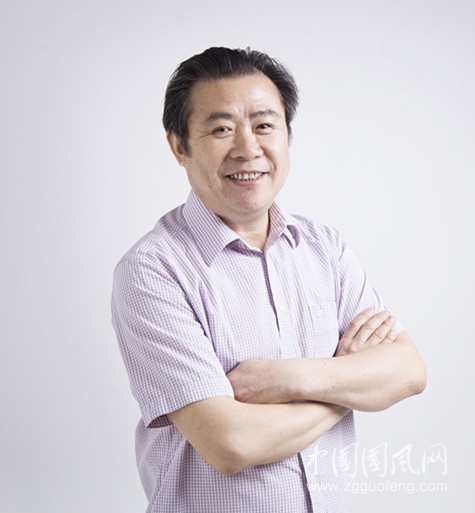 著名書法家、詩人牛家強先生應(yīng)邀為CCTV青少年才藝大賽評委