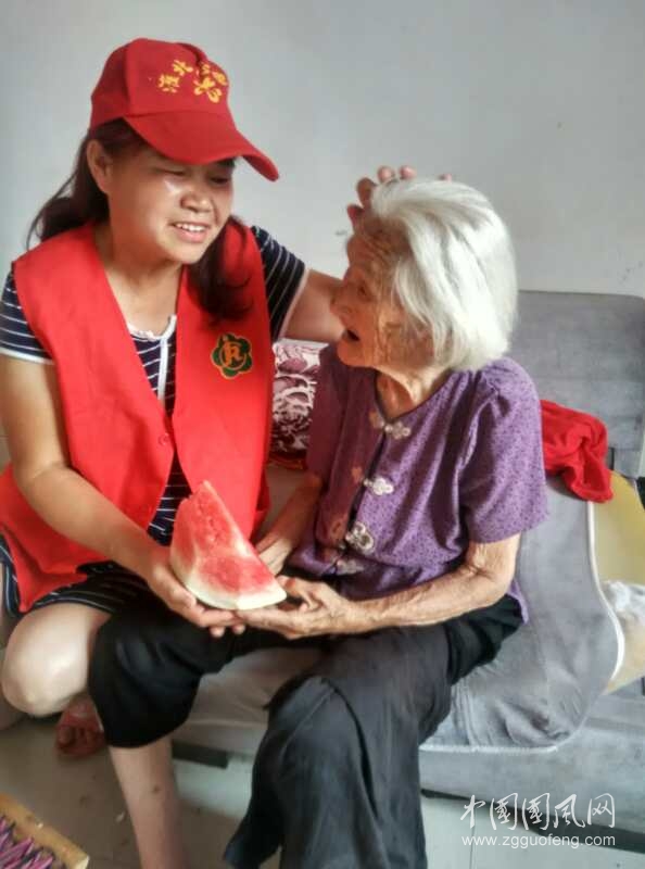端午節(jié)前粽子香  何秀榮古道熱腸受人敬