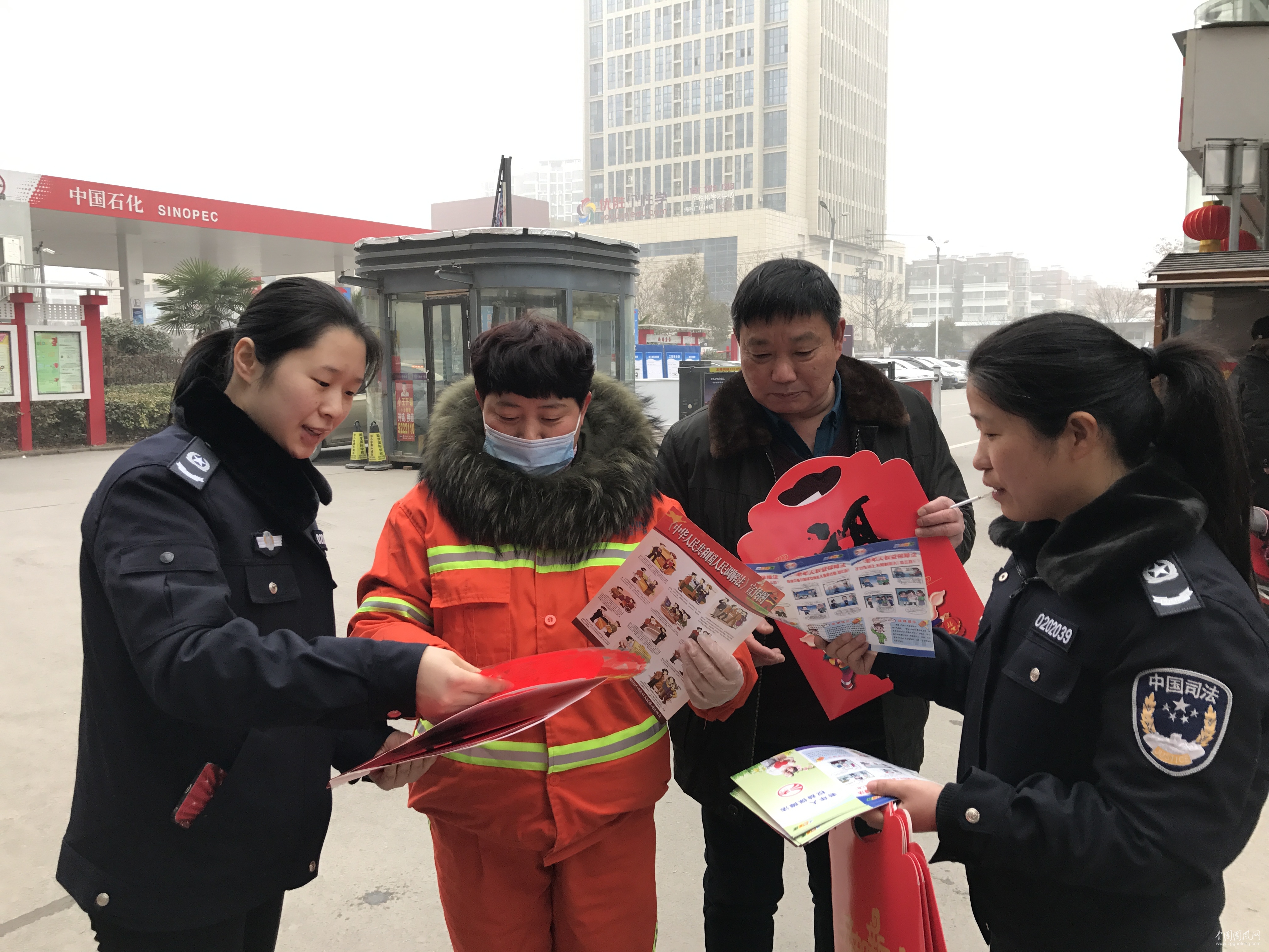 南黎司法所為群眾送上法治“年貨”