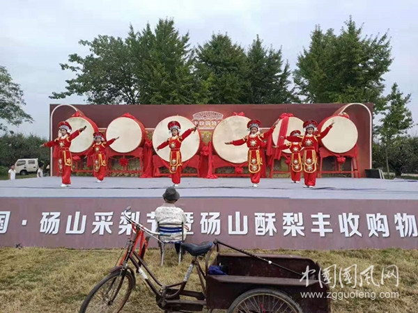  碭山易經(jīng)學(xué)會(huì)邀請(qǐng)劉杰教授等在采摘節(jié)間來(lái)梨都講學(xué)