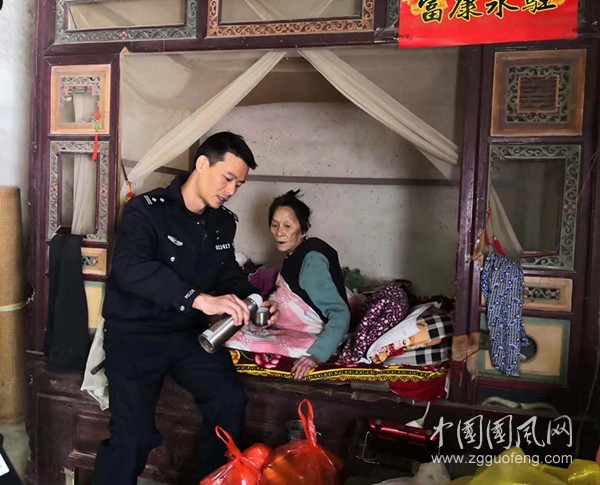  二十年初心不改  ——記省人民優(yōu)秀警察、繁昌縣孫村派出所所長夏咸軍