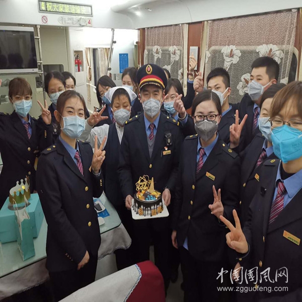 勇挑重?fù)?dān)的太原客運(yùn)段黨員干部員工?