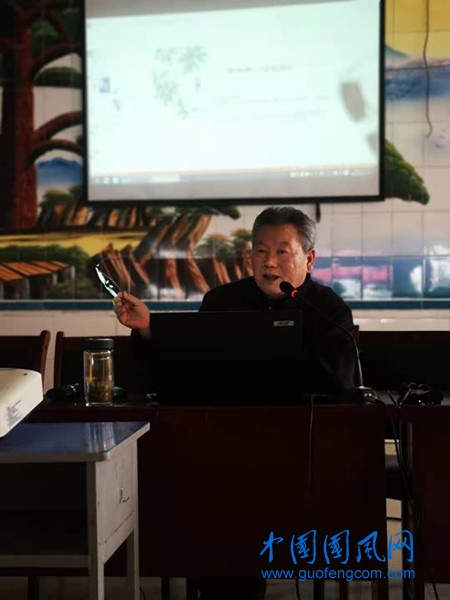  濉溪楊柳中心校邀請淮北文化歷史名家耿漢東先生來校進行國學(xué)講座