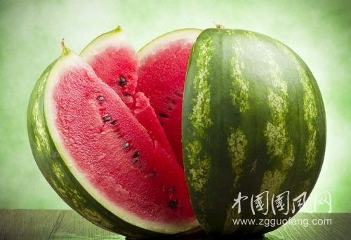 西瓜清熱解暑，降血壓、消除疲勞