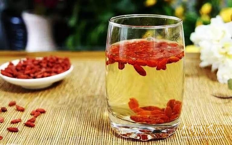 吃再多的補(bǔ)藥，還不如常喝枸杞泡水
