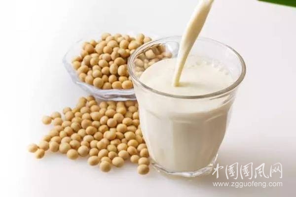 晚上喝豆?jié){好嗎 揭秘豆?jié){八大飲食禁忌