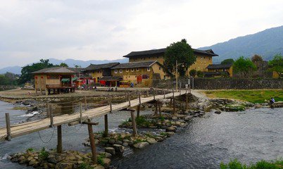 云水謠，一半是土樓，一半是溪水