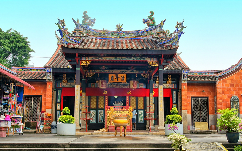 世界唯一蛇廟：養(yǎng)數(shù)萬毒蛇100年來從不傷人，被當神職人員