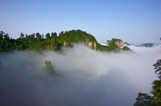 清風(fēng)白云深溪高瀑24℃涼爽，河南這個(gè)5A景區(qū)給你免票了