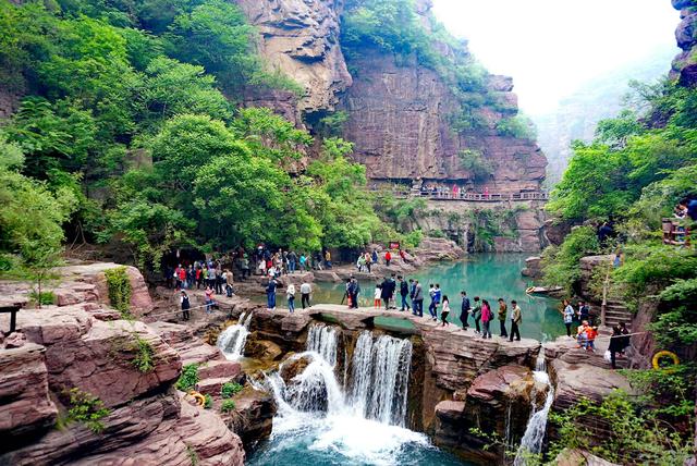 清風(fēng)白云深溪高瀑24℃涼爽，河南這個(gè)5A景區(qū)給你免票了