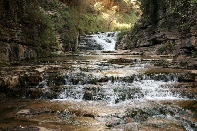 和太行大峽谷同屬一個大景區(qū)，沒有門票，幾十元管吃住，景美如畫