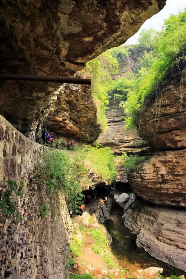和太行大峽谷同屬一個大景區(qū)，沒有門票，幾十元管吃住，景美如畫