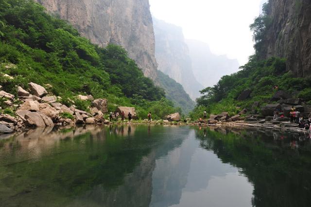 和太行大峽谷同屬一個大景區(qū)，沒有門票，幾十元管吃住，景美如畫
