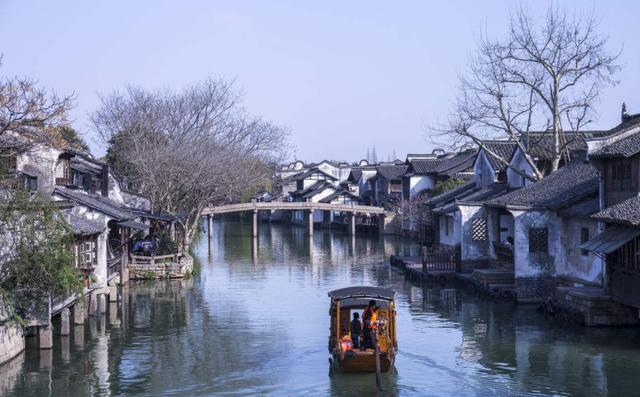 中國(guó)最會(huì)賺錢(qián)的古鎮(zhèn)在浙江：門(mén)票200元，一年超1千萬(wàn)游客搶著來(lái)！