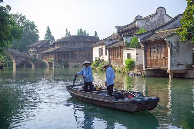 中國(guó)最會(huì)賺錢(qián)的古鎮(zhèn)在浙江：門(mén)票200元，一年超1千萬(wàn)游客搶著來(lái)！