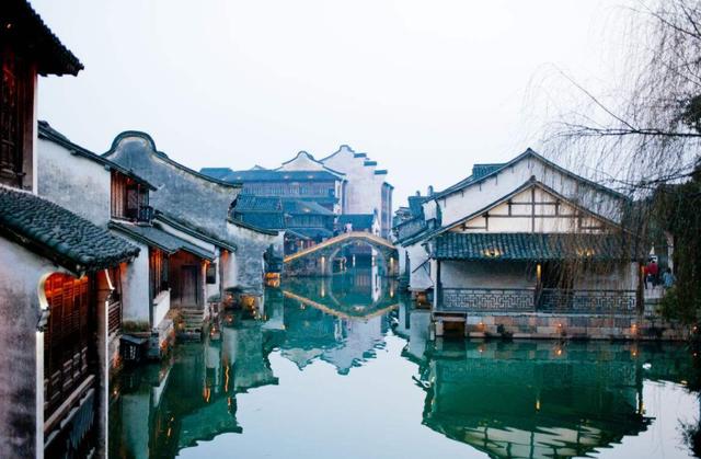 中國(guó)最會(huì)賺錢(qián)的古鎮(zhèn)在浙江：門(mén)票200元，一年超1千萬(wàn)游客搶著來(lái)！