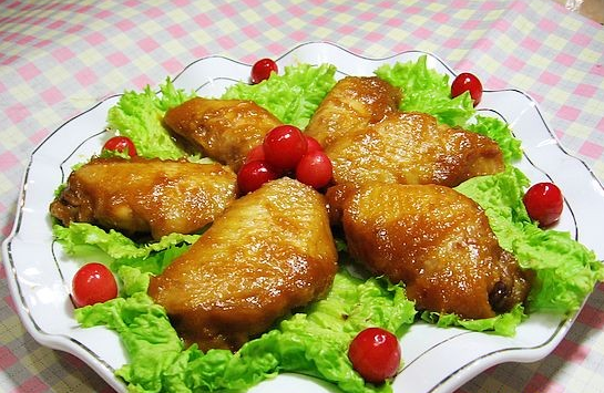 吃菠蘿的季節(jié)，怎么少得了這道菠蘿雞翅！