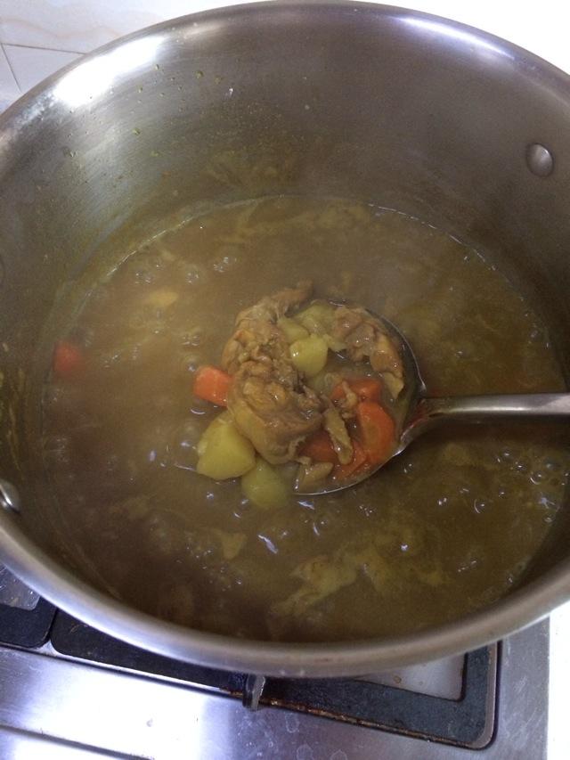 自己在家做的咖喱雞腿飯，吃過的人都說比飯店做得好吃