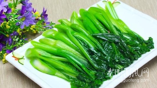 學會了這招，炒任何青菜都翠綠翠綠的