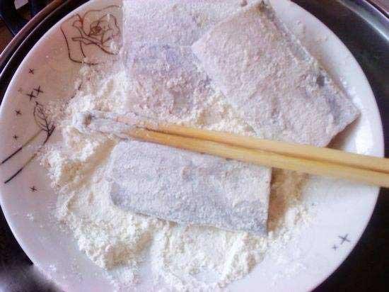 30年來奶奶做帶魚的秘訣，不用油炸，掌握三步，皮酥肉嫩吃不過癮