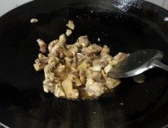 土豆燜雞的做法步驟5