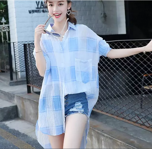 愛(ài)美女生穿新款襯衫，特顯隨性舒適，超級(jí)迷人