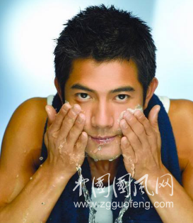男士護(hù)膚 男人美容的這些錯(cuò)誤觀念