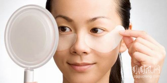 敷眼膜可解決眼部肌膚問題哦，快來學(xué)一學(xué)