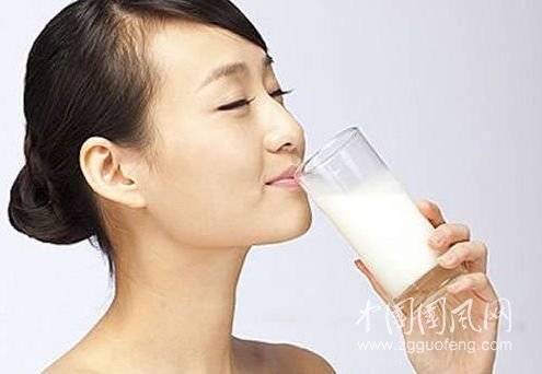 女人常喝豆?jié){可以美白肌膚