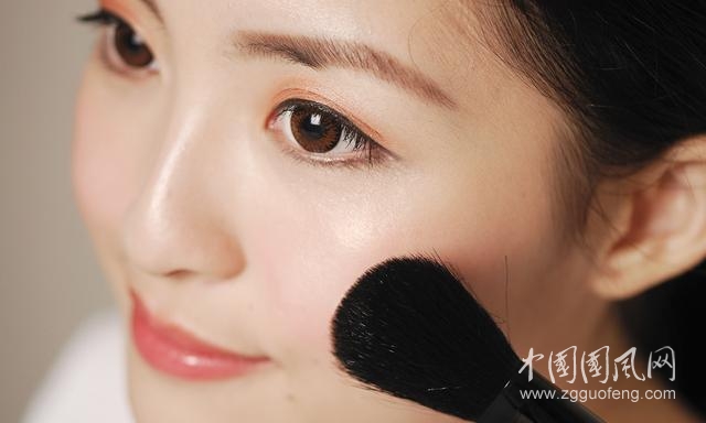 換季時(shí)肌膚過敏可不可以化妝