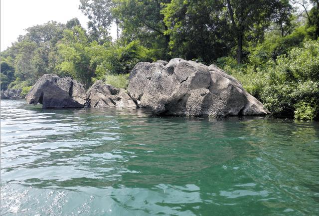 平山缽盂湖.jpg