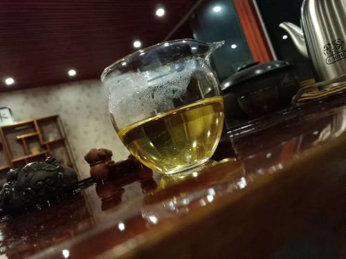 如果說人生如茶，煎熬就是一種成全