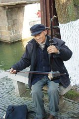 人生在世，游離與悲