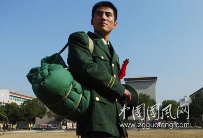 告別軍營(yíng)     （作者/阿滿）