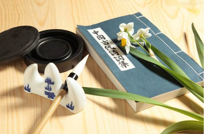 人，一輩子就是一本書(shū)， 外表，是封面 ，內(nèi)心，是內(nèi)容