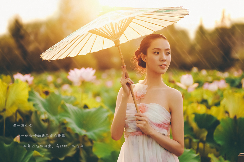  余光中《等你，在雨中》賞析