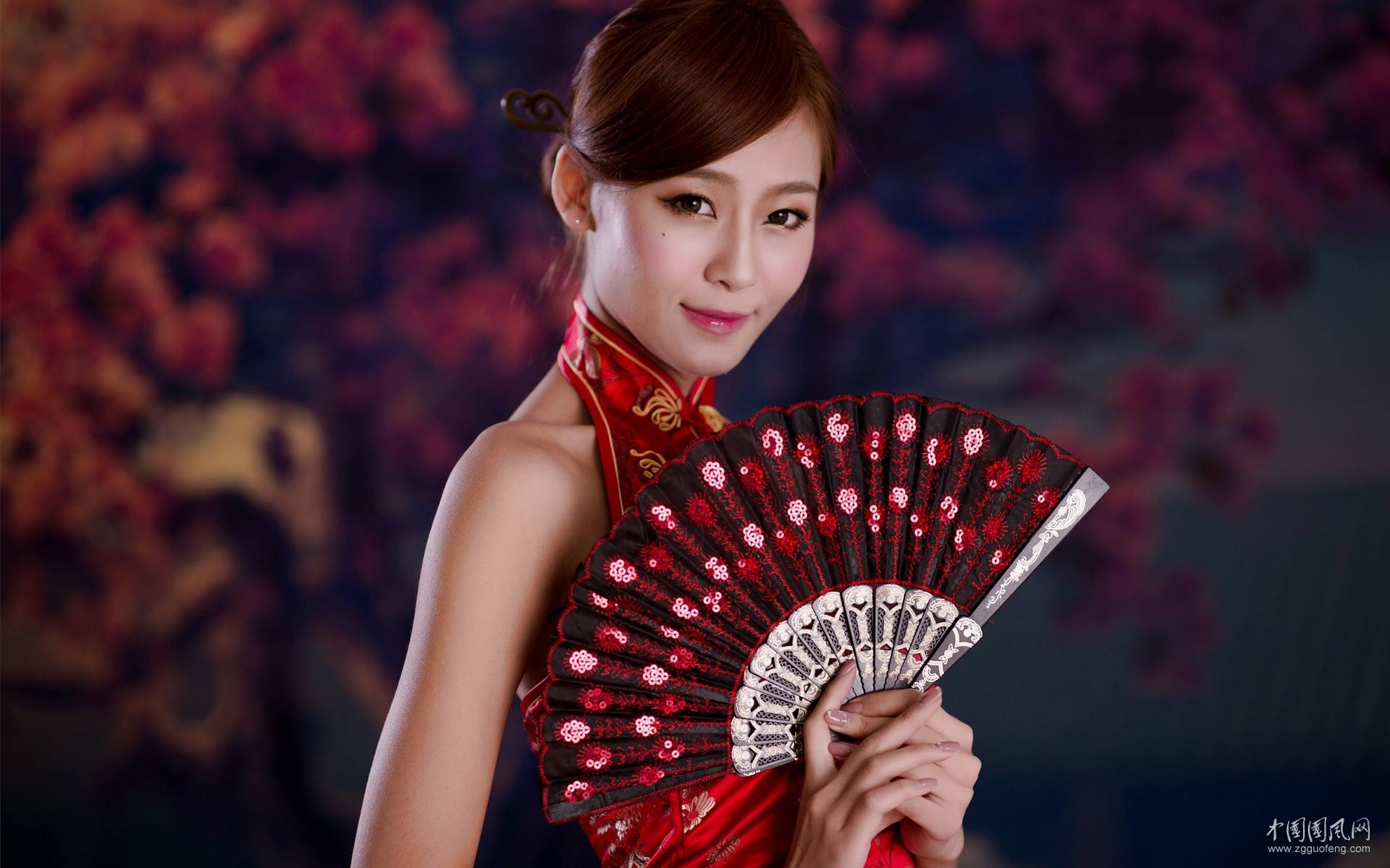 旗袍夏的情思  (作者/范寶語(yǔ)）