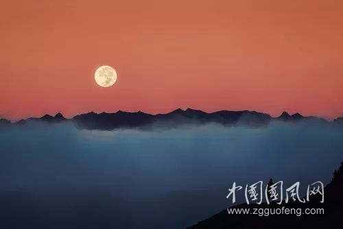 《我喜歡在路上走 》顧城