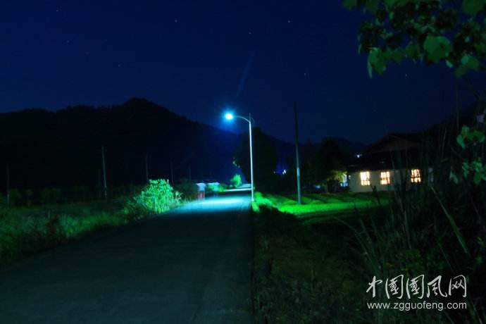 駐村扶貧的夜晚    文/張超我