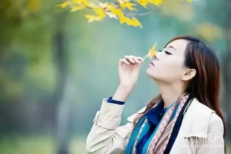 【一箋心語(yǔ)，對(duì)秋吟】    文/崔瑩