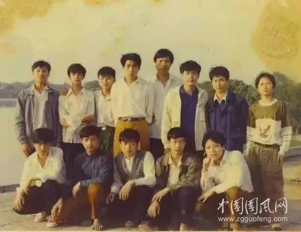 同 桌 的 你    （文/吳忠芹）