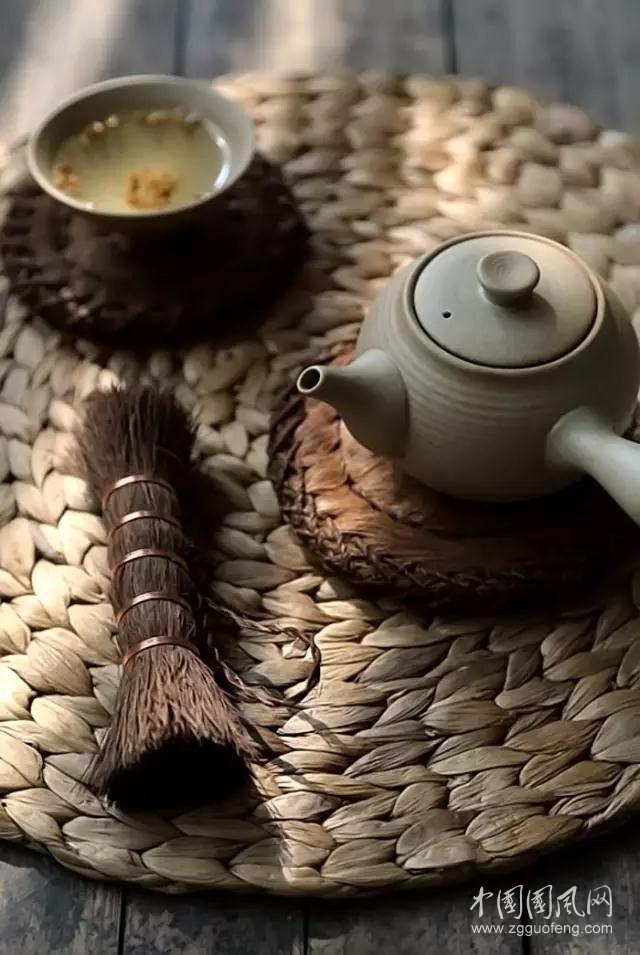 紅塵斷想    文/心凈    碧水漪漪
