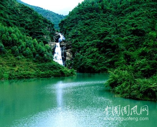  像大自然的精靈  （詩 白云）
