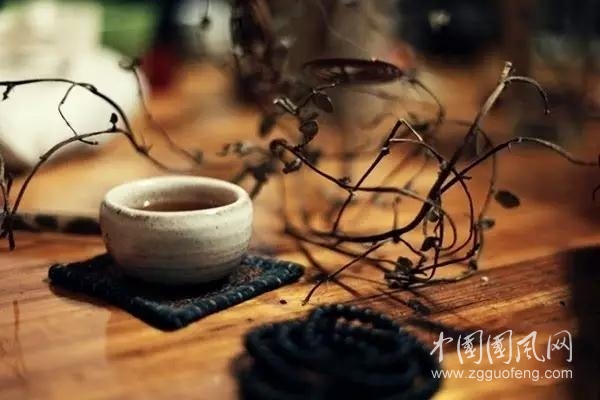 我的靈魂與軀體經(jīng)歷著風(fēng)花雨露的洗禮  （文/賈詠梅）